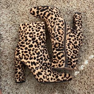 Steve Madden Leopard booties size 8M